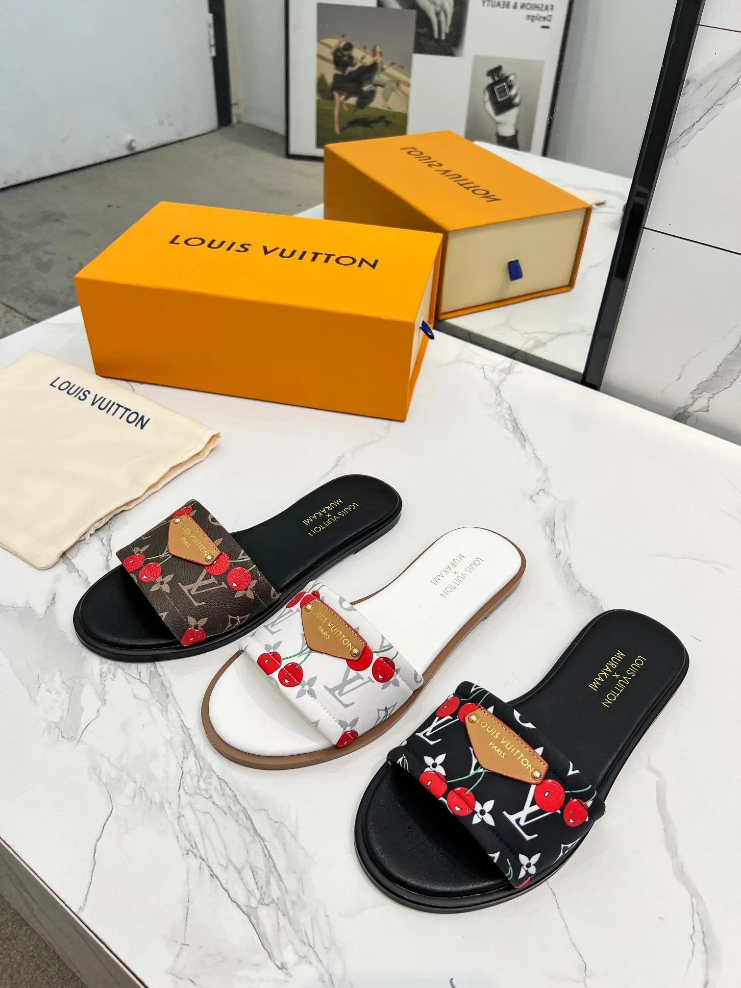 👟👟Ex-factory price 320👟👟 Genuine leather sole +40 Louis Vuitton, 1:1 advanced customization upper, fabric: customized LV special fabric, lining: sheepskin, original molding hardware, code number: 35-42, order with pictures, welcome to send pictures to place an order,